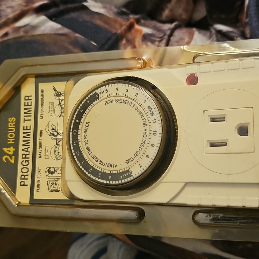 ICON White Mechanical Plug-in Timer